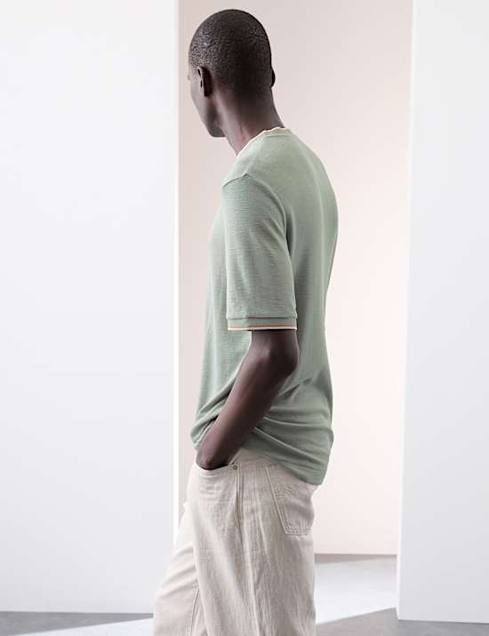 Tričko s v&yacute;střihem ke krku, ze směsi lnu