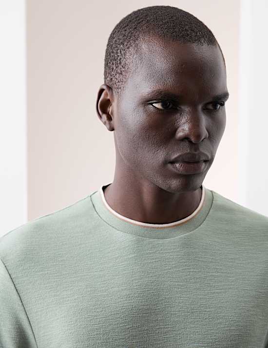 Tričko s v&yacute;střihem ke krku, ze směsi lnu