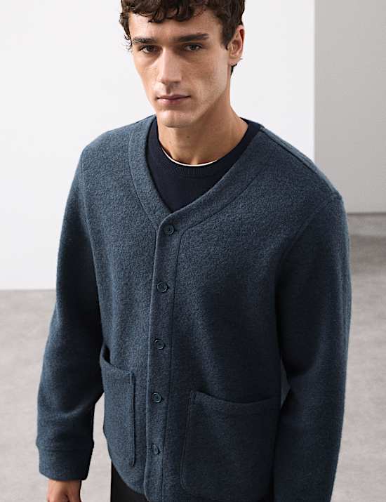 קרדיגן מתערובת צמר ופליז עם צווארון וי