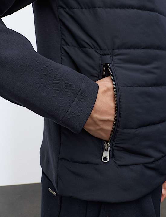 Zateplen&aacute; hybridn&iacute; bunda norm&aacute;ln&iacute;ho střihu s vysok&yacute;m pod&iacute;lem bavlny