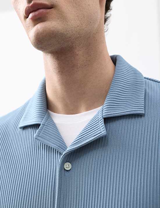 Regular Fit Textured Short Sleeve Shirt