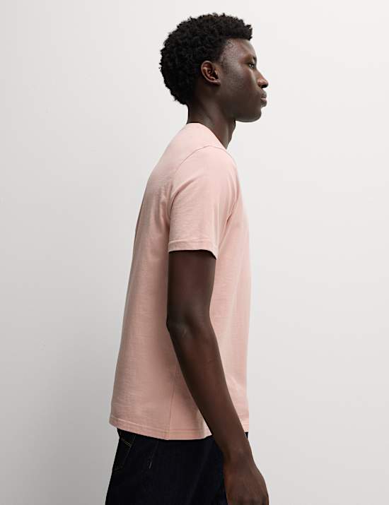 T-Shirt aus reiner Baumwolle in normaler Passform mit Rundhalsausschnitt