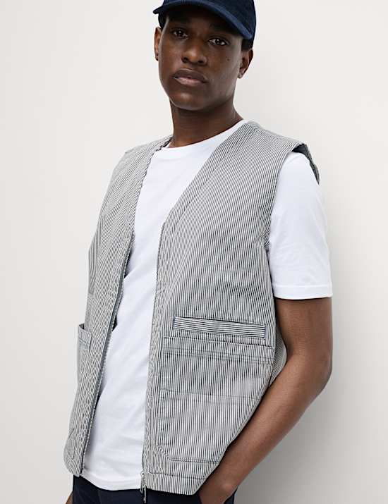 T-shirt van zuiver katoen met ronde hals en slanke pasvorm