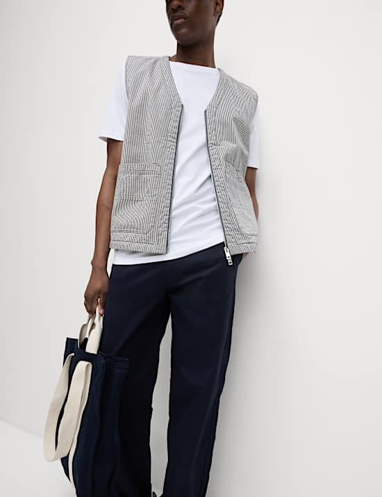 T-shirt van zuiver katoen met ronde hals en slanke pasvorm