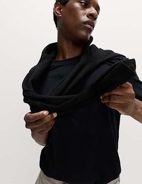 חולצת טי מכותנה טהורה בגזרה נינוחה