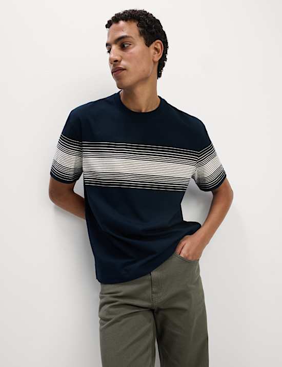 T-shirt με ρίγα στο στήθος και κλειστή στρογγυλή λαιμόκοψη από 100% βαμβάκι