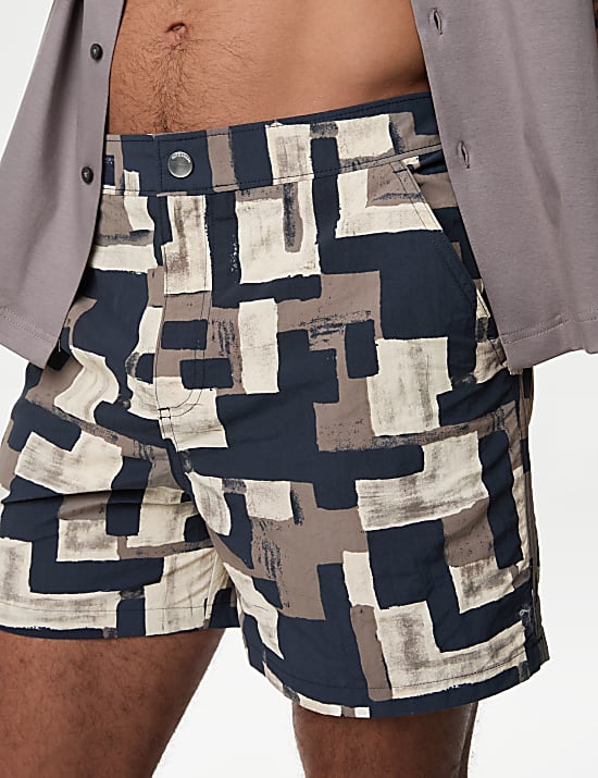 Rychleschnouc&iacute; koupac&iacute; &scaron;ortky s abstraktn&iacute;m potiskem