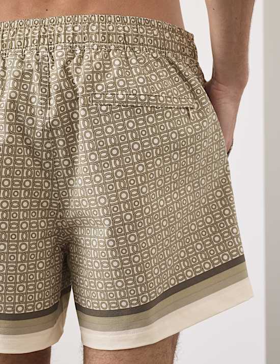 Rychleschnouc&iacute; koupac&iacute; &scaron;ortky s geometrick&yacute;m potiskem