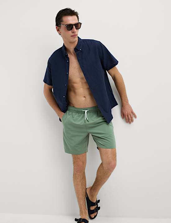 Μονόχρωμο μαγιό-σορτς που στεγνώνει γρήγορα