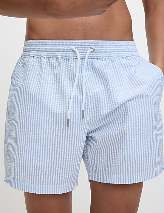 Ριγέ γκοφρέ σορτς με υψηλή περιεκτικότητα σε βαμβάκι