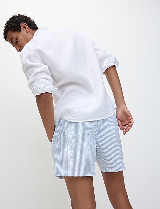 Ριγέ γκοφρέ σορτς με υψηλή περιεκτικότητα σε βαμβάκι