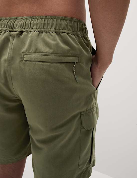 Dłuższe szybkoschnące szorty kąpielowe