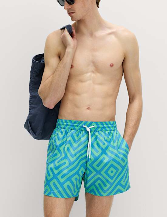 Ba&ntilde;ador con estampado geom&eacute;trico de secado r&aacute;pido