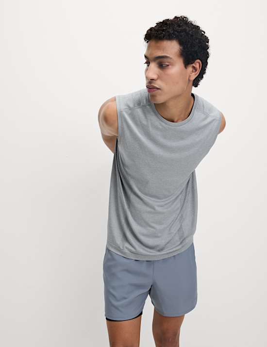 גופייה ללא שרוולים