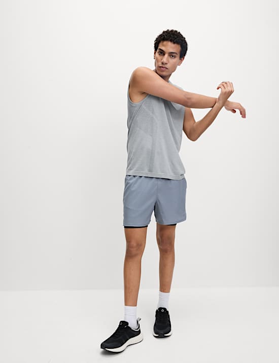 גופייה ללא שרוולים