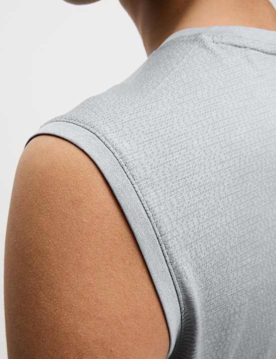 גופייה ללא שרוולים