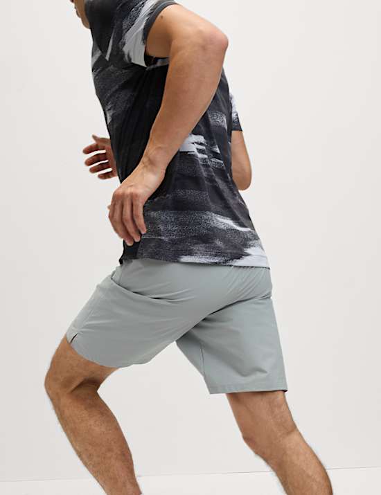 Short de sport extensible coupe standard 18 cm