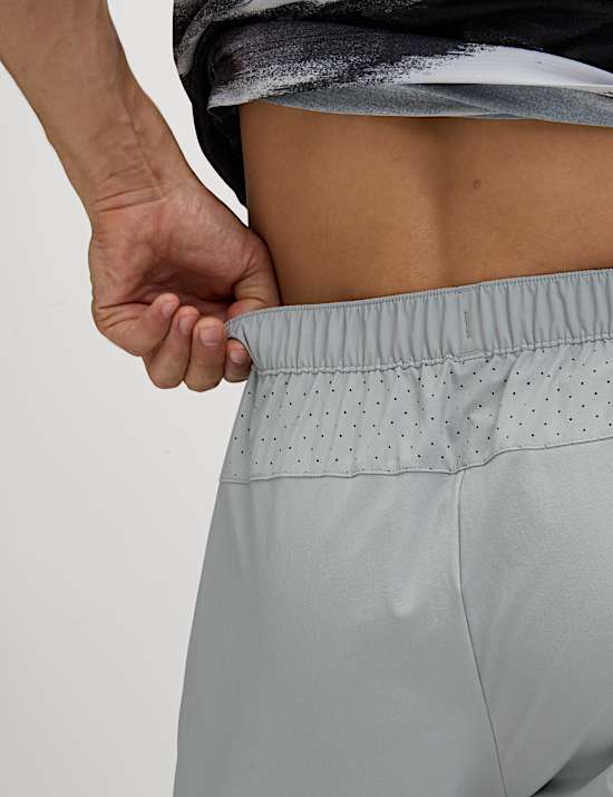 Short de sport extensible coupe standard 18 cm