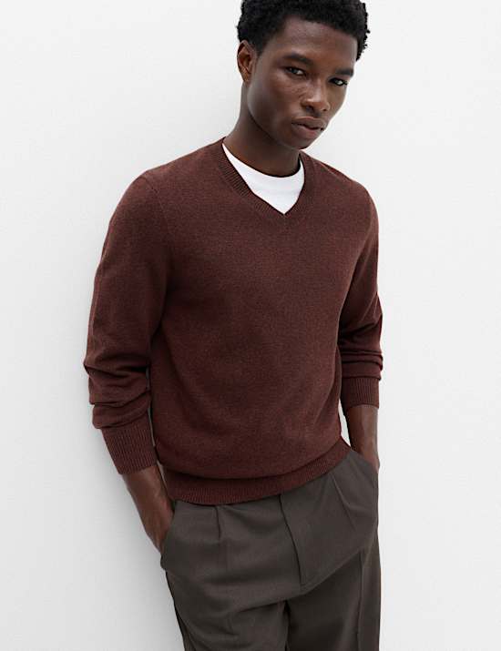 Pull en maille l&eacute;g&egrave;re &agrave; col en V