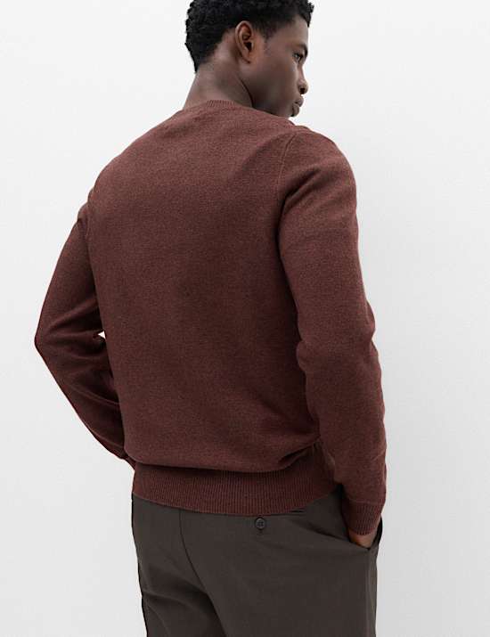 Pull en maille l&eacute;g&egrave;re &agrave; col en V