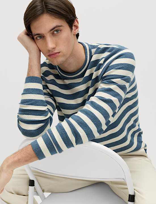 Gestreifter Pullover aus Boucl&eacute; mit hohem Baumwollanteil und Rundhalsausschnitt