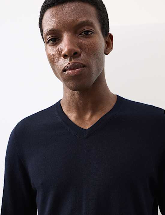 Πουλόβερ με λαιμόκοψη V από μαλλί Merino Extra Fine