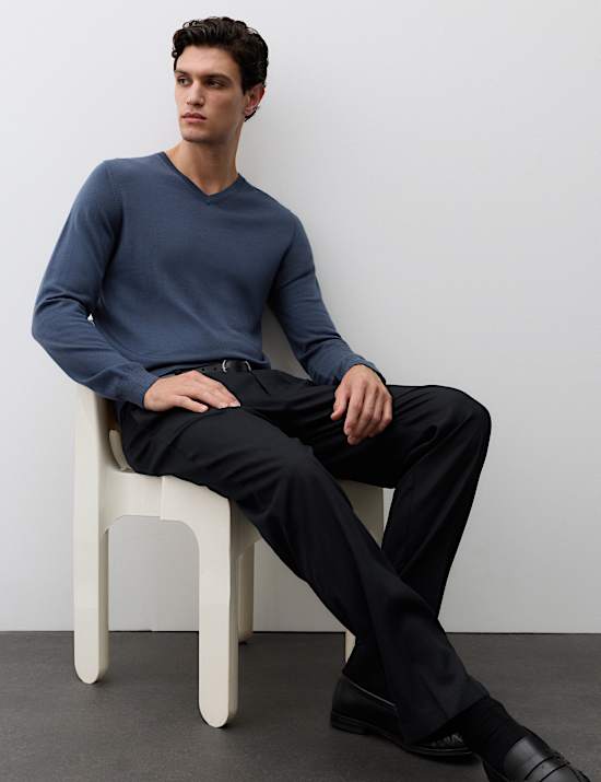 Pull pure laine m&eacute;rinos extra-fine &agrave; col en V