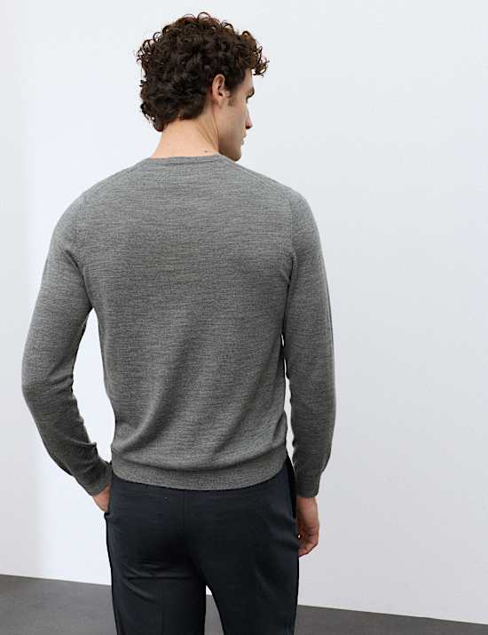 Pull pure laine m&eacute;rinos extra-fine &agrave; col en V