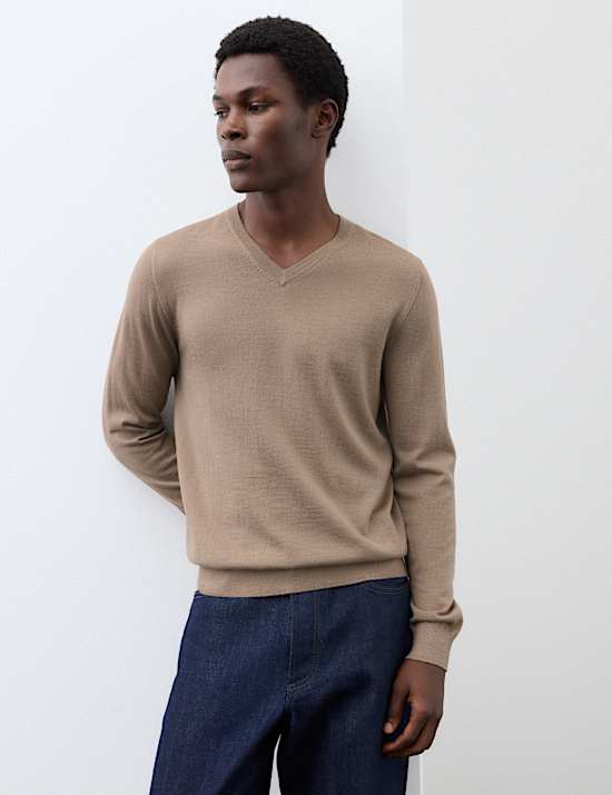 Pull pure laine m&eacute;rinos extra-fine &agrave; col en V