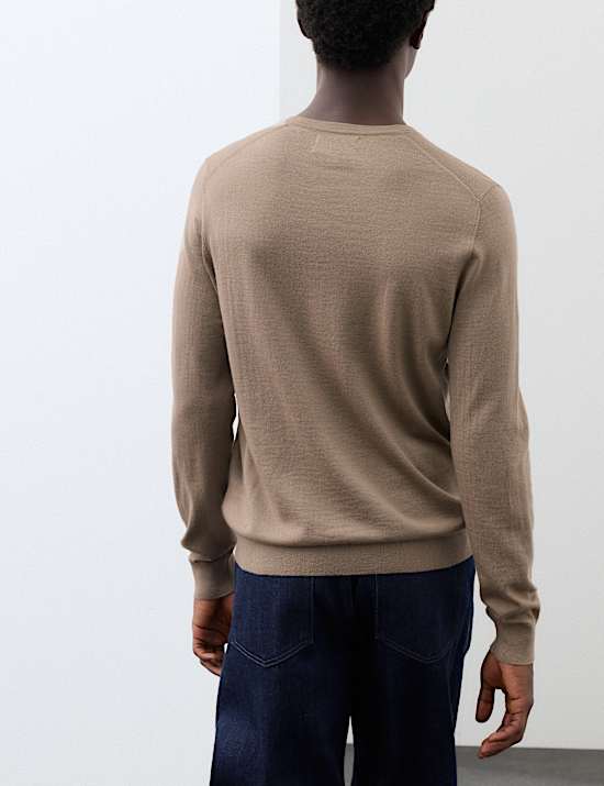 Pull pure laine m&eacute;rinos extra-fine &agrave; col en V