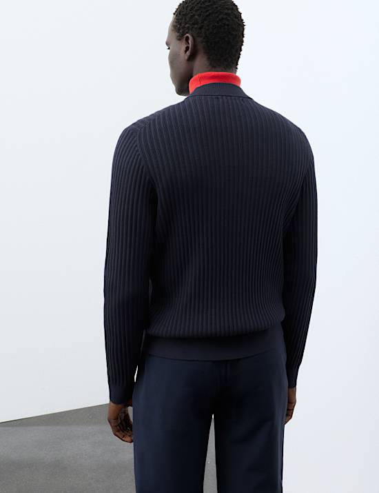 Gerippter Stehkragenpullover mit hohem Kragen