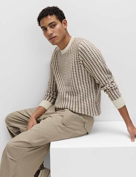 Pull ultra-doux textur&eacute; &agrave; col rond surpiqu&eacute;