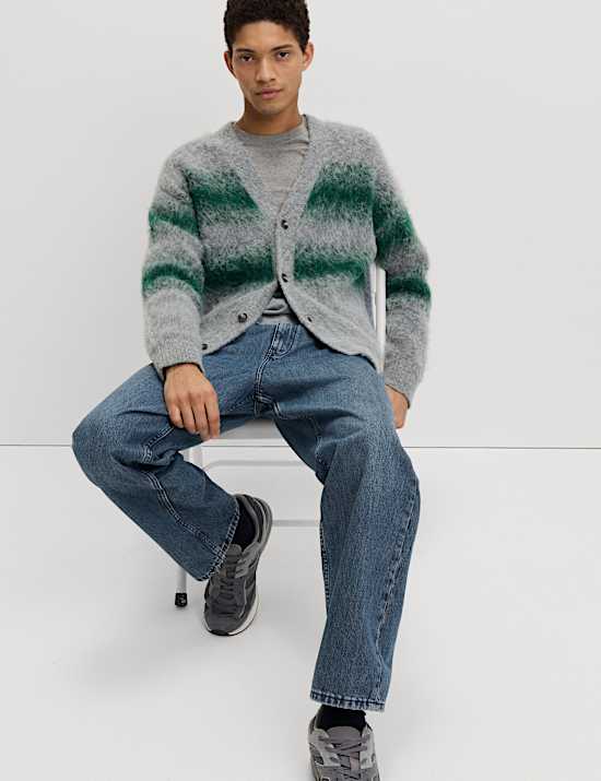 Gestreifte Strickjacke mit V-Ausschnitt und Karomuster