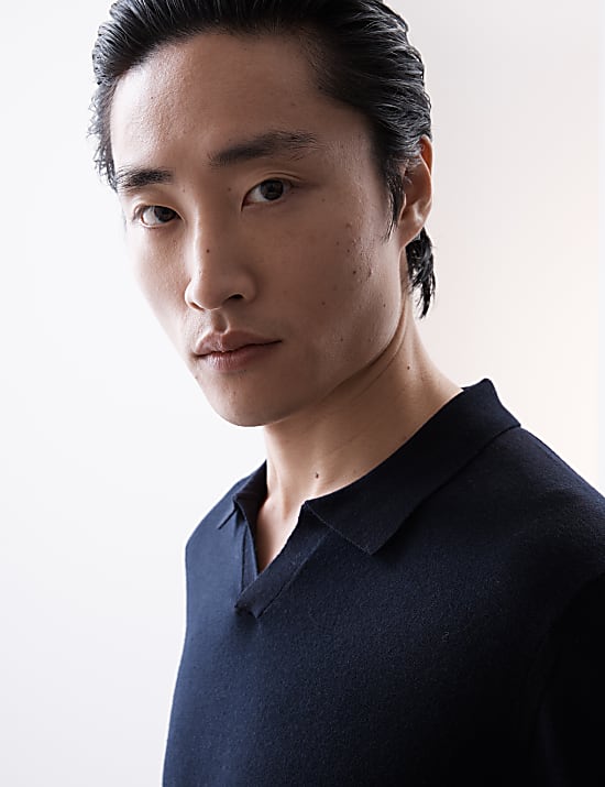 Gestricktes Poloshirt aus reiner, extrafeiner Merinowolle