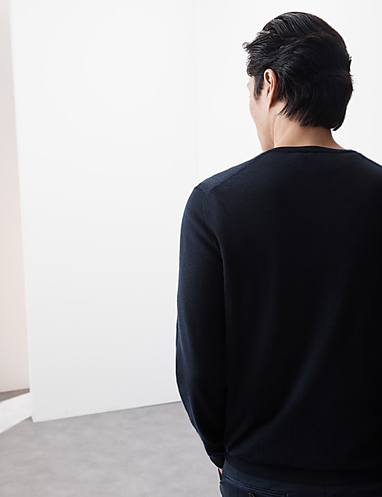 Sweter z dekoltem w serek ze 100% wełny merino Extra Fine