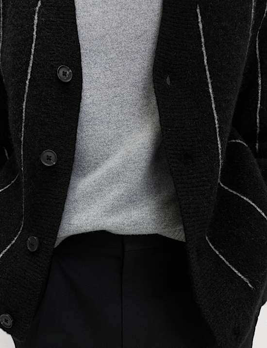 Gestreifte Strickjacke mit V-Ausschnitt und Wollanteil