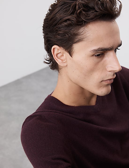 Su&eacute;ter 100 % cachemira con cuello en pico