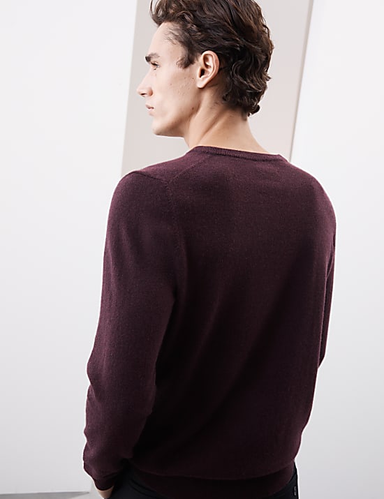 Su&eacute;ter 100 % cachemira con cuello en pico