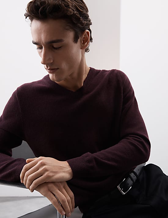 Su&eacute;ter 100 % cachemira con cuello en pico