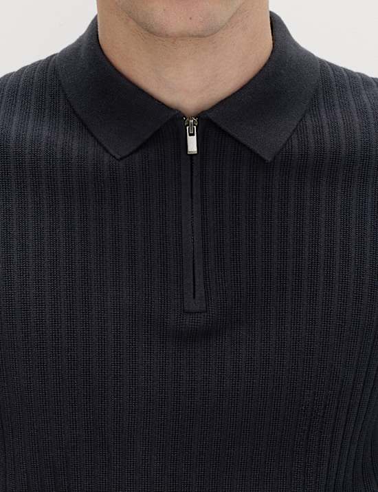 Geripptes Strick-Poloshirt mit hohem Baumwollanteil und Rei&szlig;verschluss