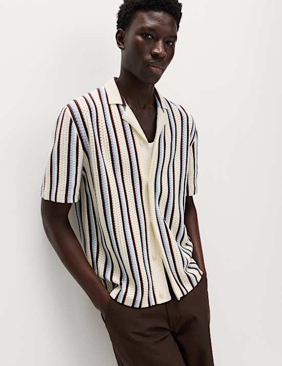 Gestricktes Baumwoll-Poloshirt mit Struktur- und Streifenmuster