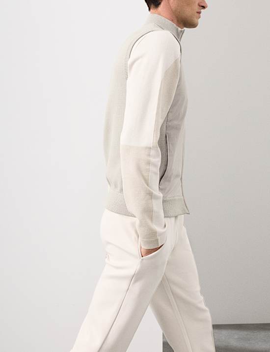 Hochwertige Strickweste aus zwei Stoffen