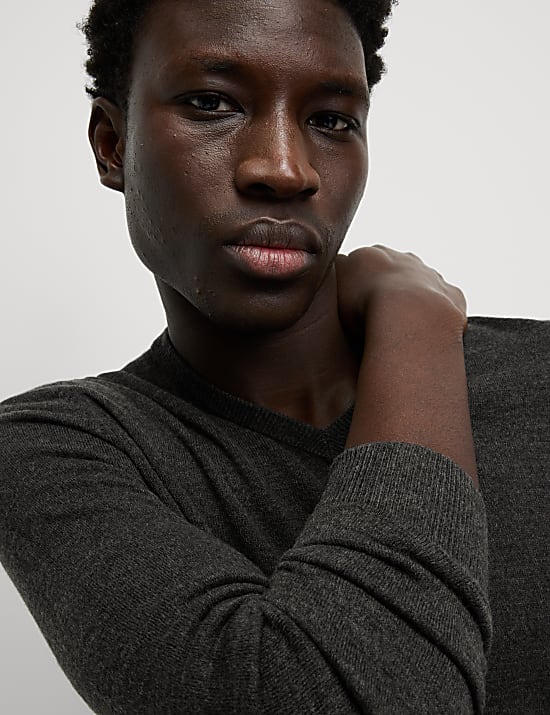 Πουλόβερ με λαιμόκοψη V από Cashmilon™