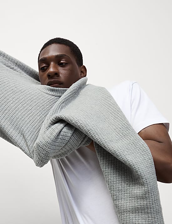 Superweicher Pullover mit Rundhalsausschnitt und Wollanteil