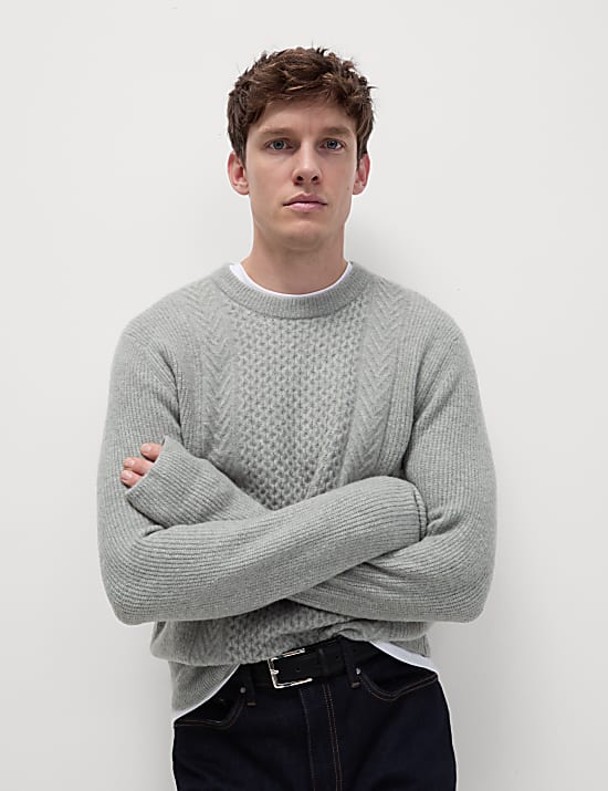 Superměkk&yacute; svetr s cop&aacute;nkov&yacute;m vzorem a př&iacute;davkem vlny