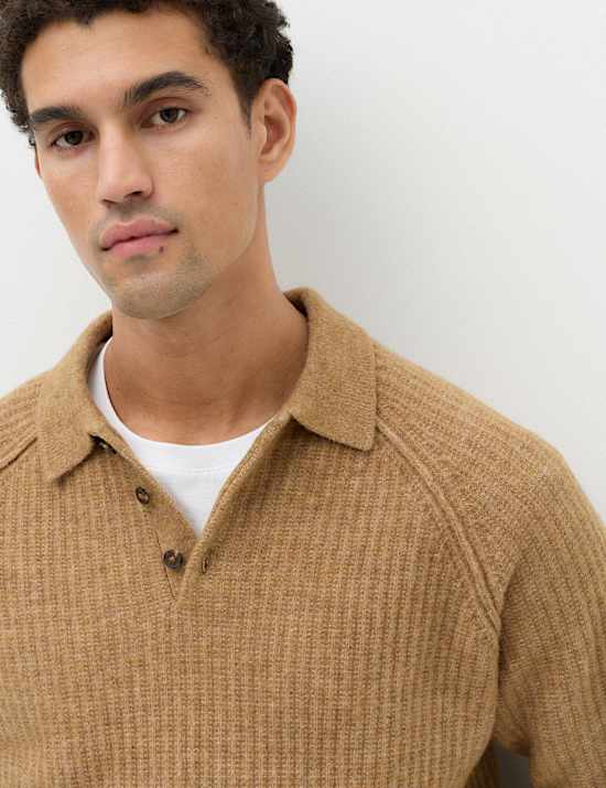 Geripptes Strick-Poloshirt mit Knopfverschluss