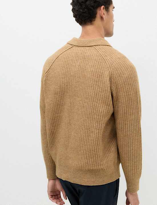 Geripptes Strick-Poloshirt mit Knopfverschluss