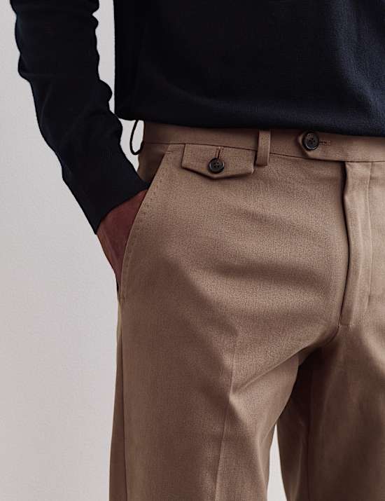 Chino ajust&eacute; en coton italien