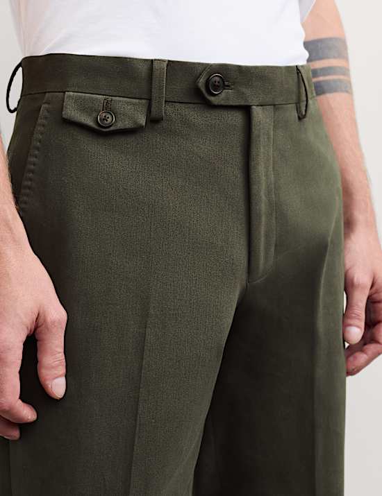 Chino ajust&eacute; en coton italien