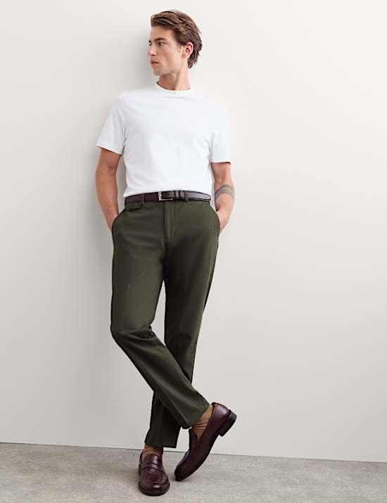 Chino ajust&eacute; en coton italien